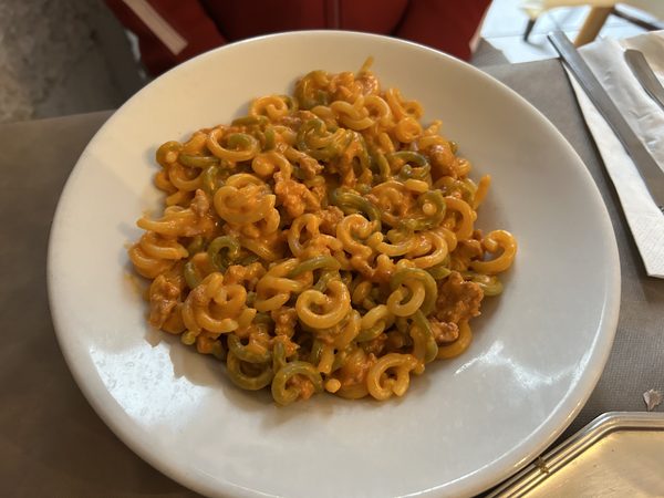 Gramigna con panna e salsiccia